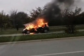 Požar na Bulevaru Evrope: Automobil izgoreo u celosti