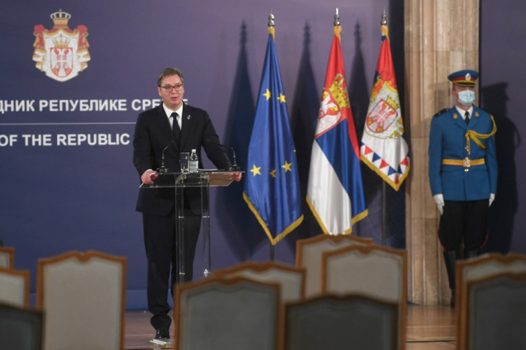 Predsednik Vučić se oprostio od legendarnog košarkaša