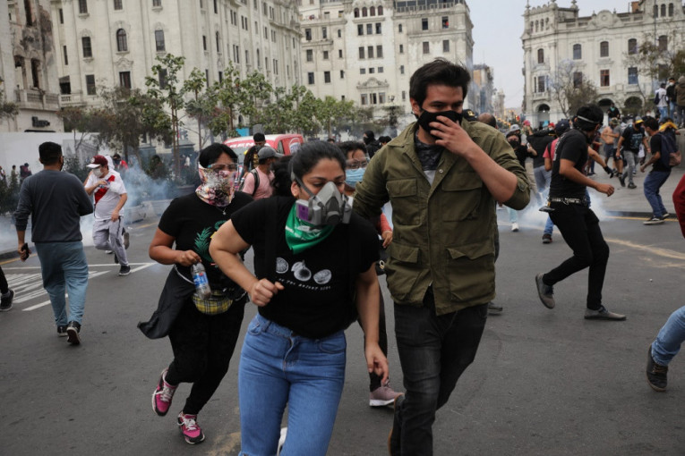 Kongres izglasao "impičment": Svrgnut predsednik Perua, sukobi na ulicama Lime (FOTO)