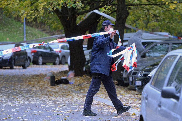 Užas u Novom Sadu: Muškarcu zario nož u grudi, potraga za napadačem