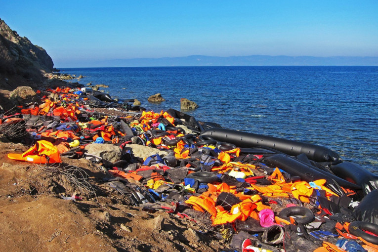 Tragedija u blizini obale Libije: Prevrnuo se čamac, 20 migranata izgubilo život