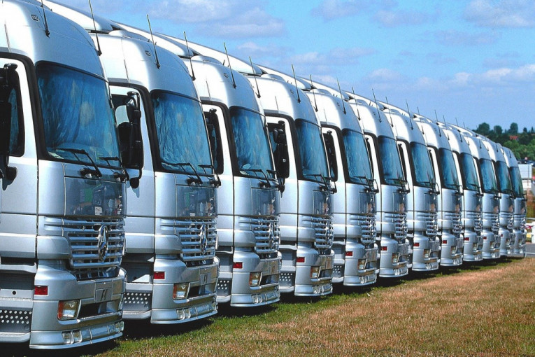 Nemci ulažu u fabriku za proizvodnju „Mercedesovih“ kamiona u Kini