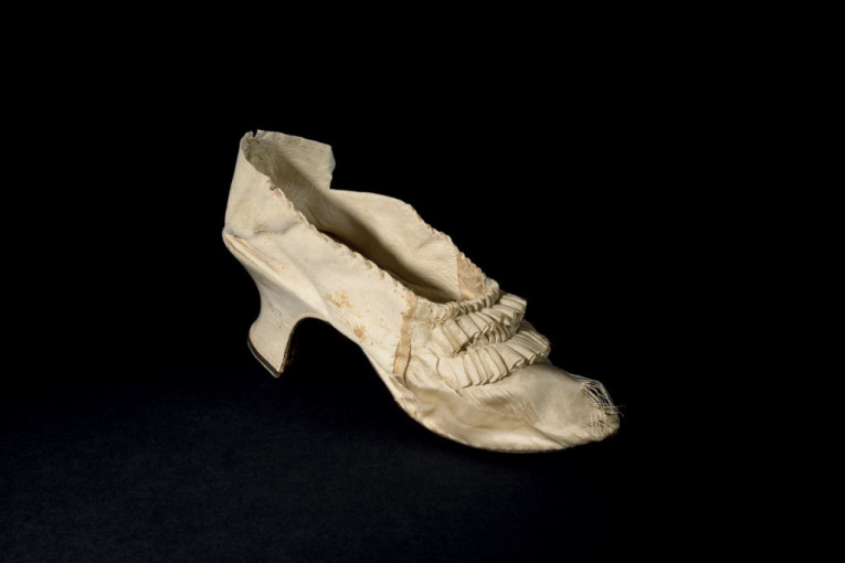 Svilena cipela Marije Antoanete na aukciji u Versaju