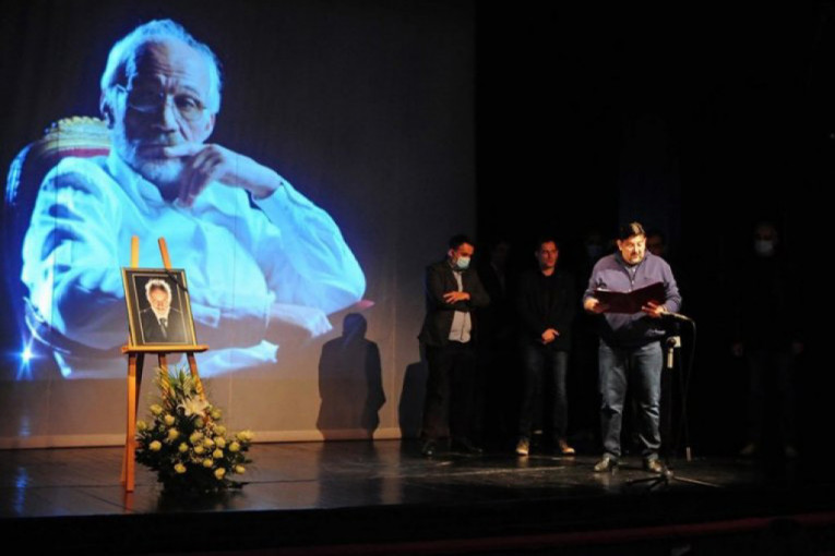 Dan žalosti u Kragujevcu: Sahranjen glumac Mirko Babić