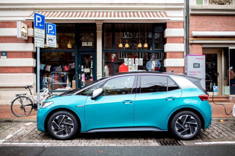 Mobilnost bez zagađenja: Grčko ostrvo uvođenjem automobila isključivo na električni pogon postaje ekološki uzor