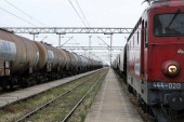 "Mercedesom" pokušao da pređe prugu uprkos spuštenoj rampi: Oglasili se iz Železnice Srbije