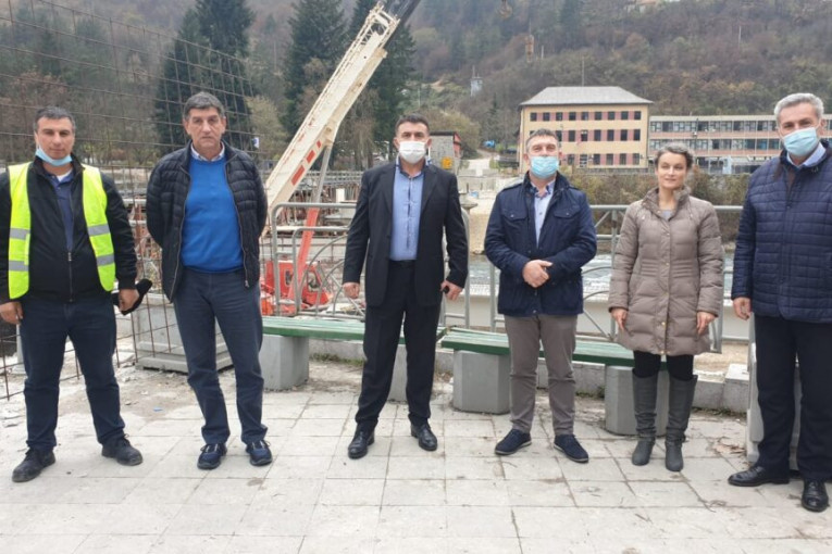 Novi most u Prijepolju dobija svoje obrise: Na obalu Lima stigle prve noseće konstrukcije