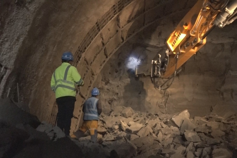Kineski neimari i domaći podizvođači rade 24/7: U toku miniranje tunela na najtežoj deonici auto-puta kod Čačka