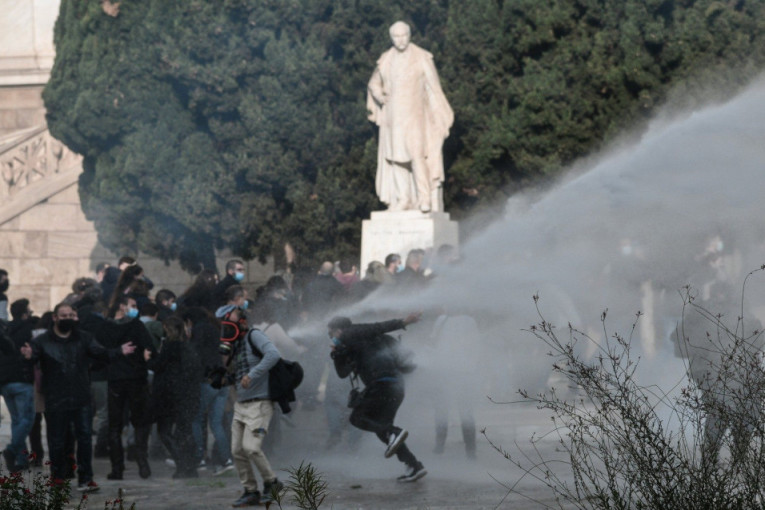 Dan ustanka: Kako su grčki studenti pružili otpor moćnoj vojnoj hunti (FOTO)