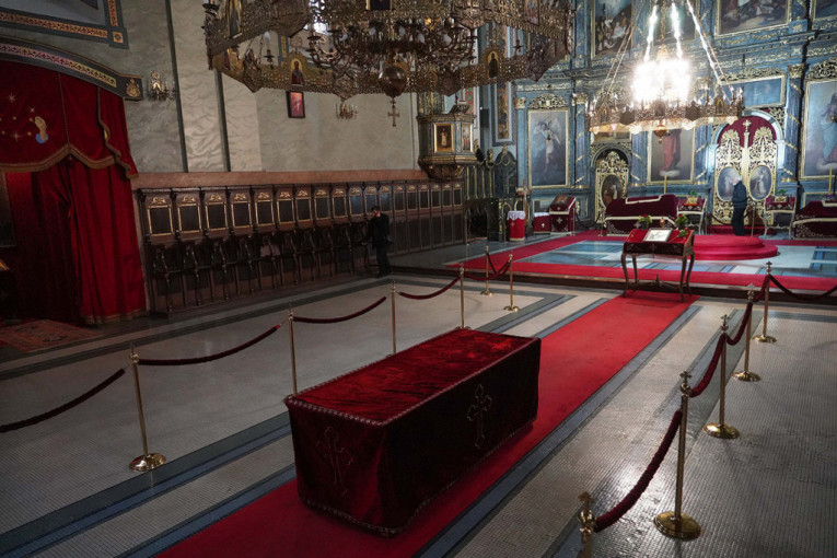 Zbog epidemije korone sahrana patrijarha Irineja imaće posebno pravilo