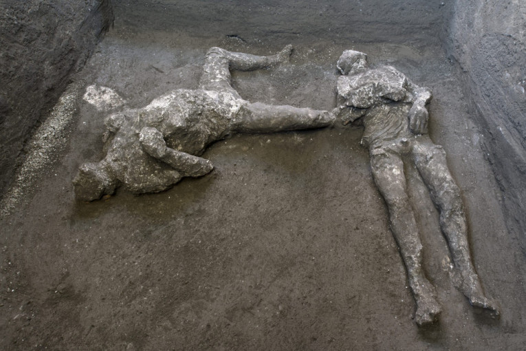 Tela zamrznuta u vremenu: U ruševinama Pompeje otkriveni ostaci gospodara i roba