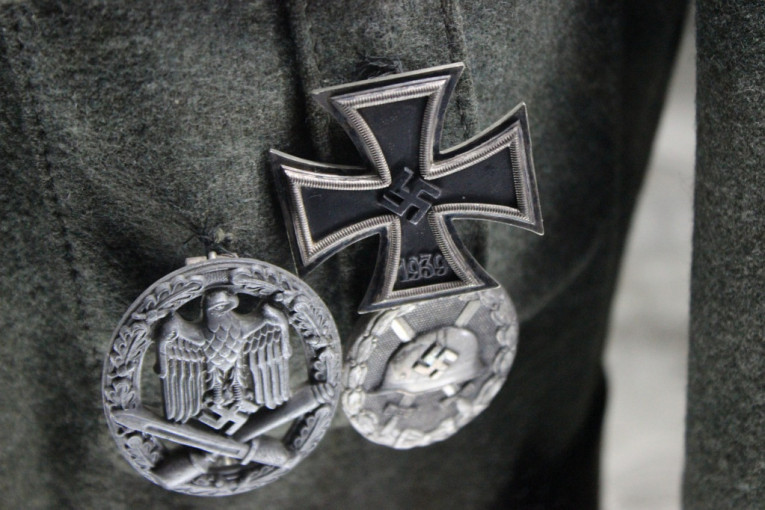 Sramota u Varaždinu: Kukasti krst i ustaški simbol na spomeniku žrtvama Holokausta