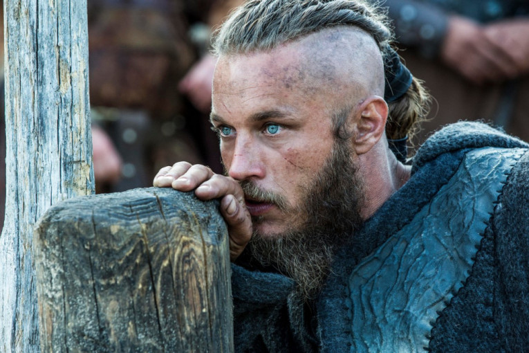Kralj Vikinga, neustrašivi Ragnar, zamolio pratioce da se pomole za njegovog psa