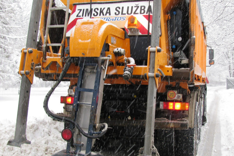 Angažovane dodatne ekipe putara: Snega najviše ima u južnoj i jugozapadnoj Srbiji