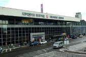 Za sve je kriv Bil Gejts? Fotografije sa beogradskog aerodroma izazvale buru na društvenim mrežama (FOTO)
