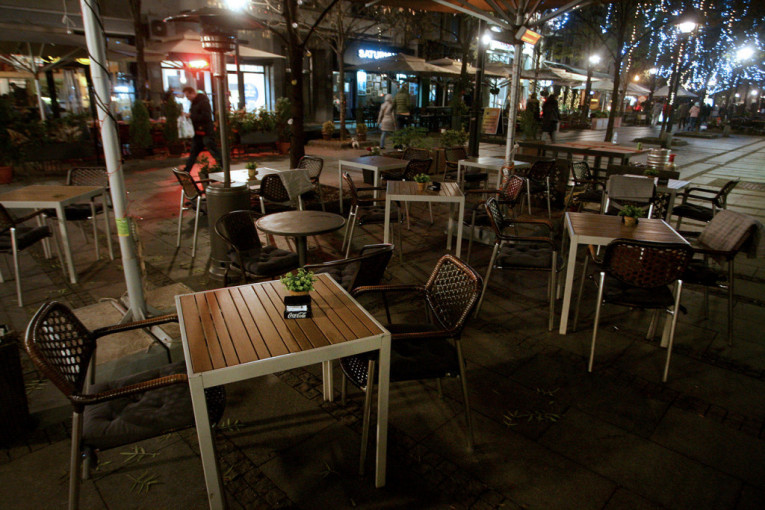 Kafići zatvoreni, kupci ispraćeni iz tržnih centara: Beograd skoro pust zbog novih mera (FOTO)