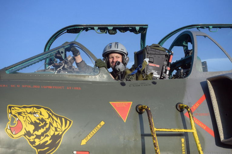 Upoznajte kapetana Anu Perišić: Prvu ženu pilota jurišnog borbenog aviona "Orao" (FOTO+VIDEO)