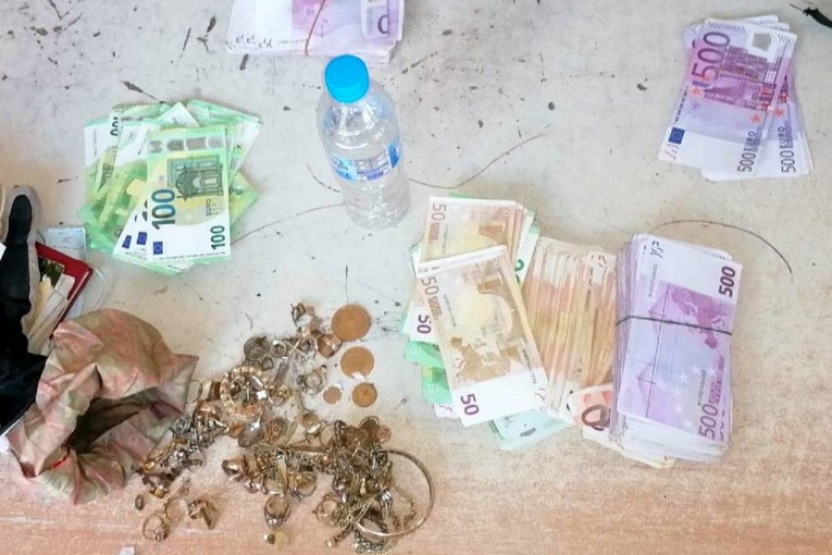 Zaplena na Gradini: Majka i sin hteli da prošvercuju preko 200.000 evra i zlato