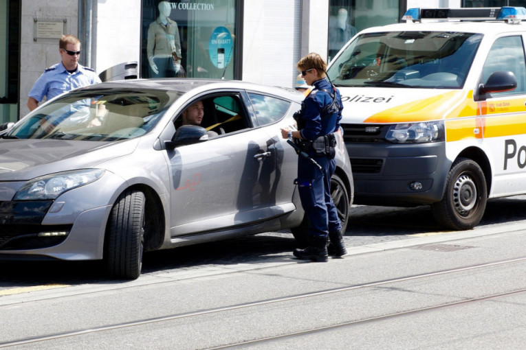 On nije imao sreće: Policija mu zaplenila automobil 30 sekundi nakon što ga je kupio (FOTO)