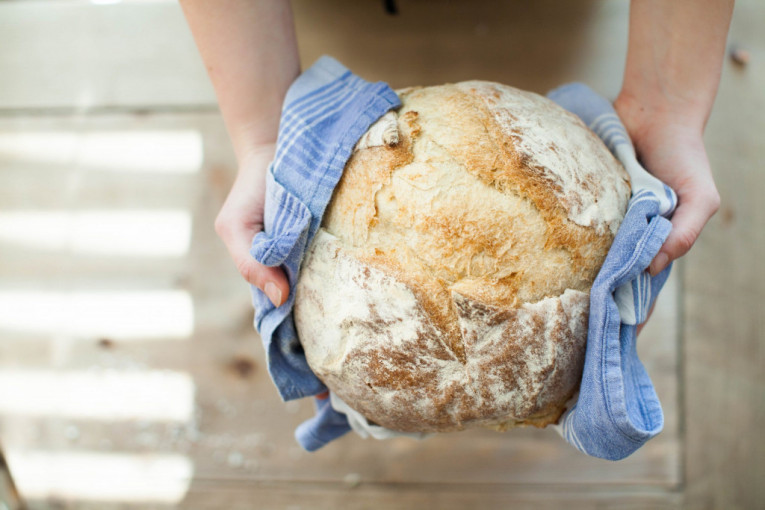 Ako vam domaći hleb ne uspeva, možda pravite osam kobnih grešaka kad ga mesite