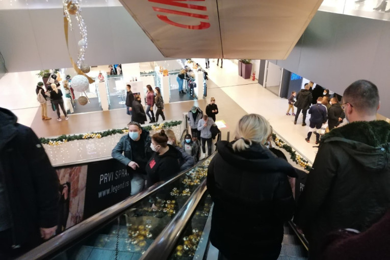 Krizini štab presekao: Za vikend se skoro sve zatvara! Još jedna grupa đaka prelazi na onlajn nastavu