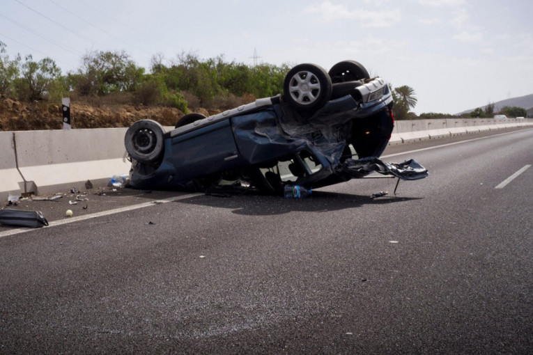 Stravična saobraćajna nesreća kod Pirota: Prevrnuo se auto, devojka poginula na licu mesta!