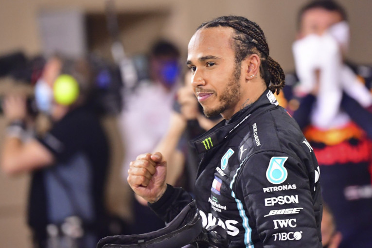 Udes, vatra, prevrtanje: Hamilton je pobednik paklene trke u Bahreinu
