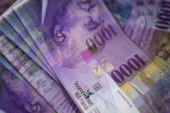 „Švajcarci, samo vas gledamo!“: SAD optužuju Bern da manipuliše frankom