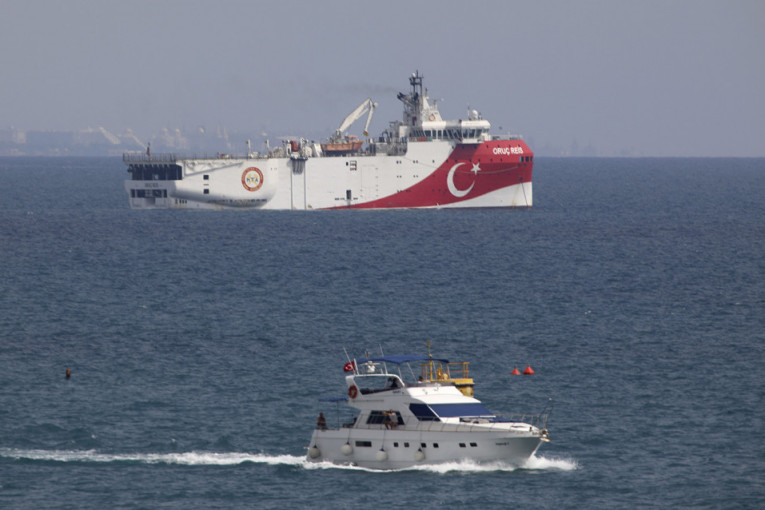 Turski brod se vratio u antalijsku luku zbog najave sankcija od strane EU