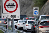 Kilometarska kolona vozila na prelazu Kotroman: "Čekamo preko sat vremena, ne znamo kada ćemo preći granicu"