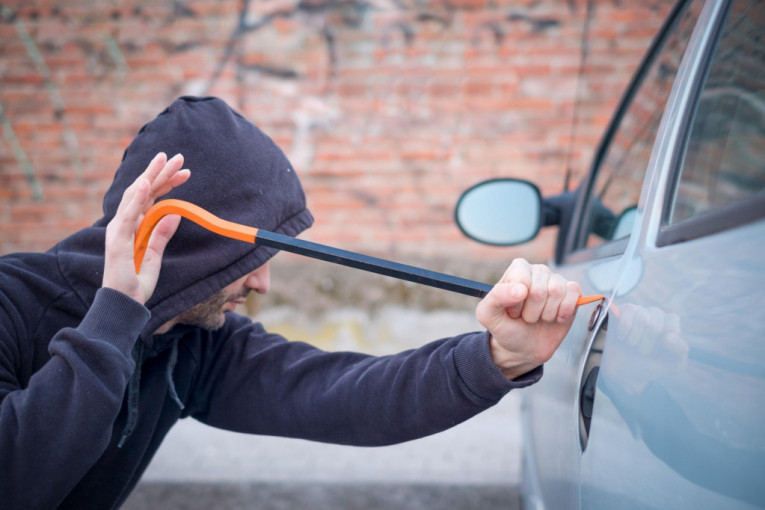Tinejdžer (18) ukrao automobil Novosađaninu: Policija pronašla vozilo, podneta krivična prijava!