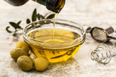 Svemoguće maslinovo ulje: Iskoristite ga za poliranje srebra ili nameštaja, lakiranje cipela...