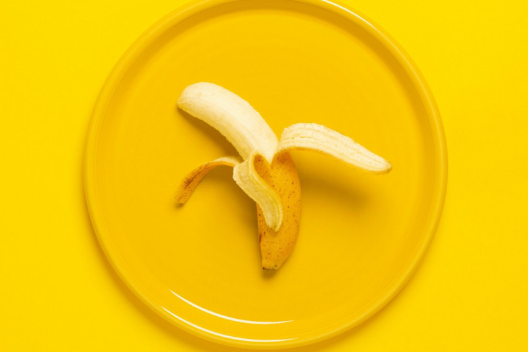 Produžite svežinu bananama: Trik sa aluminijumskom folijom sprečava njihovo propadanje (VIDEO)