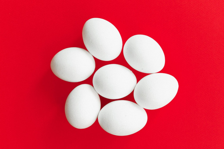 Kad koristite jaja za kolače, važna je njihova veličina, ali i svežina (imamo mere i test)