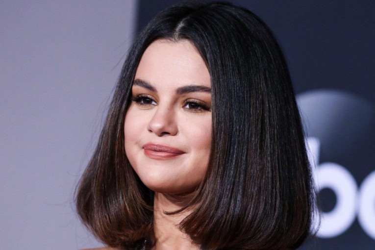 Šuška se, šuška: Selena Gomez ima novu ljubav i on je potpuno drugačiji od Džastina Bibera (FOTO)