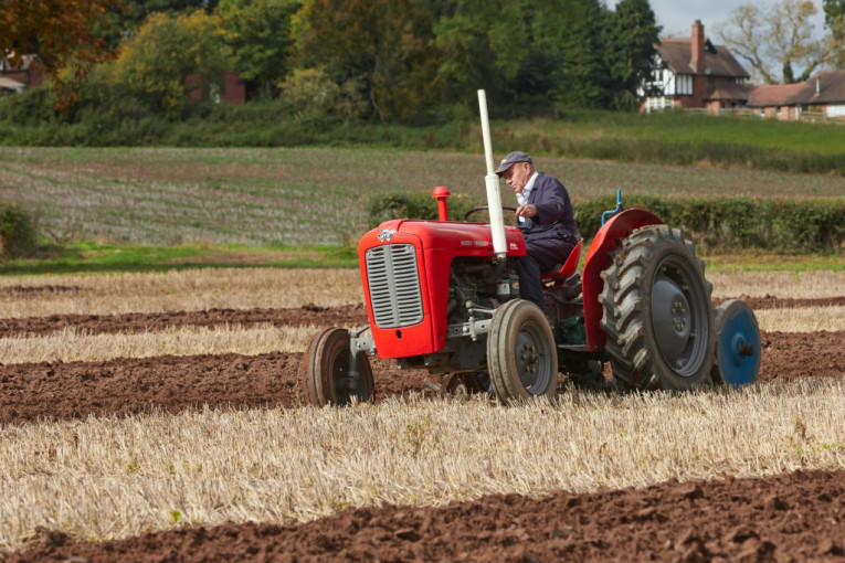 Ipak pomoć države i za agrar: Dodatne subvencije za nabavku traktora