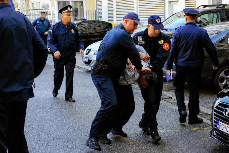Uhapšen sin vođa "komita": Policija pronašla pun gepek gas maski, pištolj i kokain!