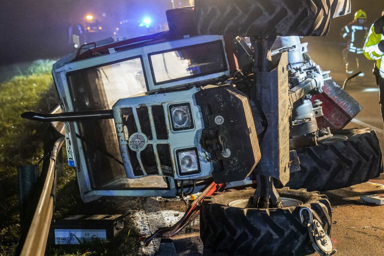 Tragedija kod Mladenovca: Muškarac poginuo u prevrtanju traktora