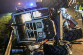 Jeziva nesreća kod Stare Pazove: BMW naleteo na traktor - ima poginulih! (FOTO)