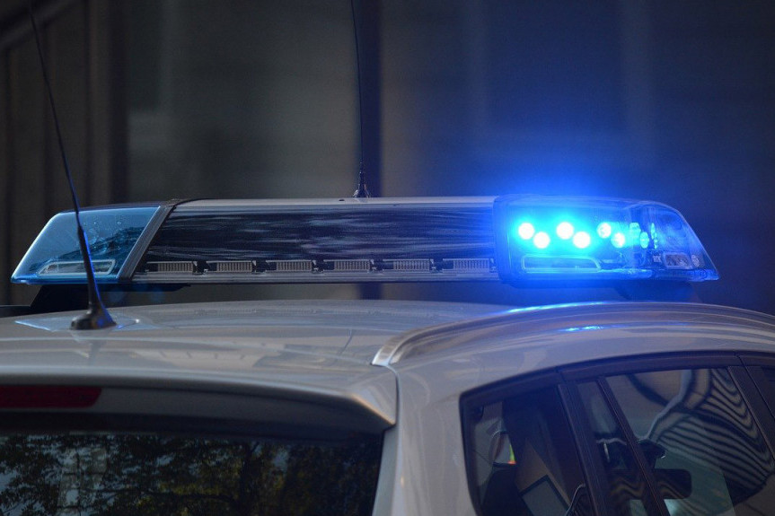 Neuspelo mito za policiju: Pijan nudio keš, pa dao gas "audija"