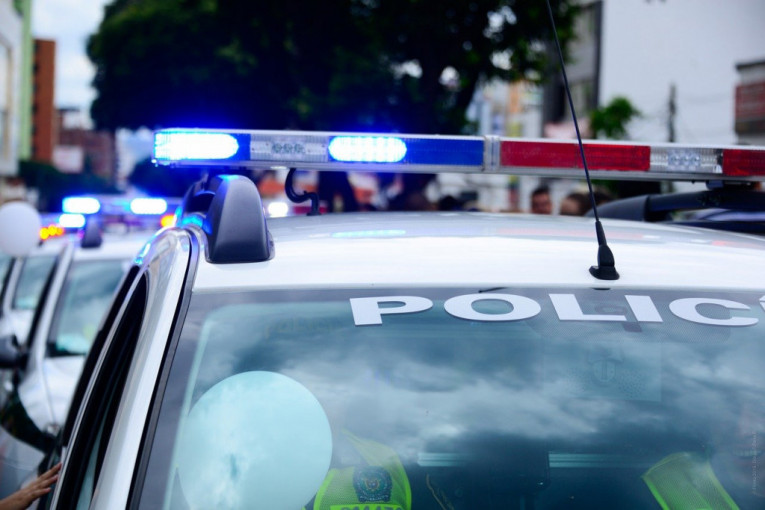 Policajac uhapšen zbog mita od pet evra: Sa rotacijom presretao strance na auto-putu