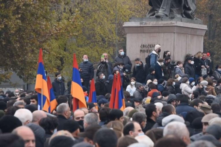 Protest u Jerevanu: Opozicija traži ostavku premijera Pašinjana (VIDEO)