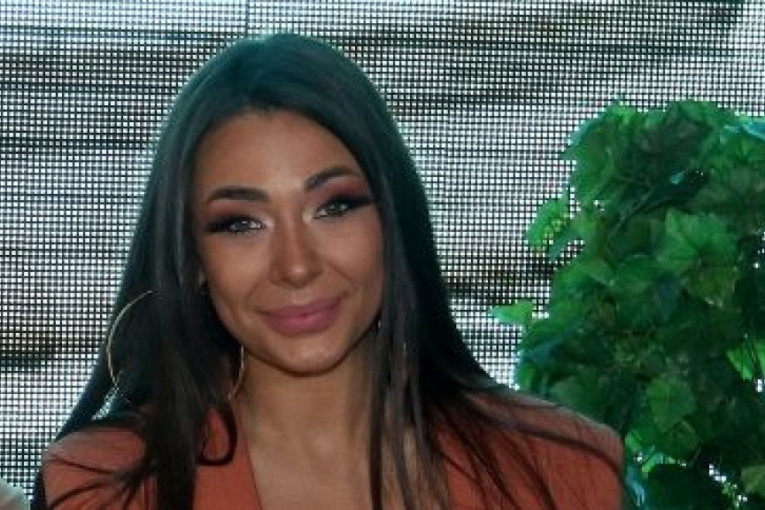 Sanja Vučić nikad nije krila da ima Hašimoto: Gubila sam kosu, imala oscilacije u težini, a terapiju ću morati da pijem doživotno