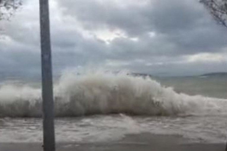More potopilo grad: Veliko nevreme na Jadranu (VIDEO)
