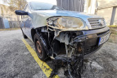 Izgorelo opštinsko vozilo u Čačku, vatra se proširila i na drugi automobil: Sumnja se da je požar podmetnut (FOTO)