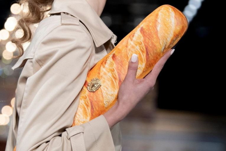 Najskuplji baget na svetu: U "Moskino" hleb ne idu šunka i sir, već ženske sitnice
