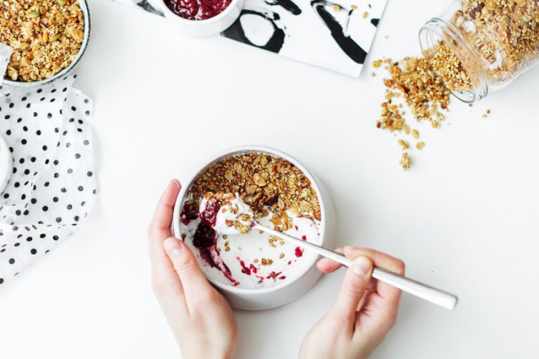 Mnogima je neizostavan u ishrani: Šta grčki jogurt radi vašem organizmu?