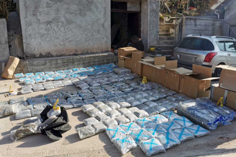 U Živoradovoj kući pronađeni su 220 kilograma marihuane, cigarete i oružje: Istragu preuzelo Tužilaštvo za organizovani kriminal