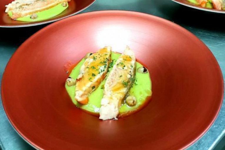 Recept dana: Filet lososa na pireu od avokada i belog grožđa po preporuci poznatog beogradskog kuvara
