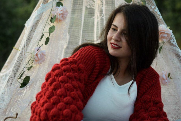 Anica Janevska zna sve tajne pletenja: Tradicionalnu nit oblikuje na moderan način